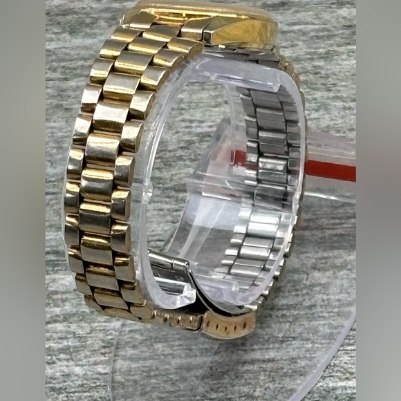 VTG Caravelle Bulova Quartz 48J2O Swiss 1 Jewel Gold Ladies Wrist Watch C 865018 - Picture 6 of 16